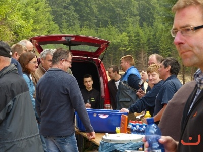 ... lassen sich die Besucher von der Freiwilligen Feuerwehr Grebenroth bewirten